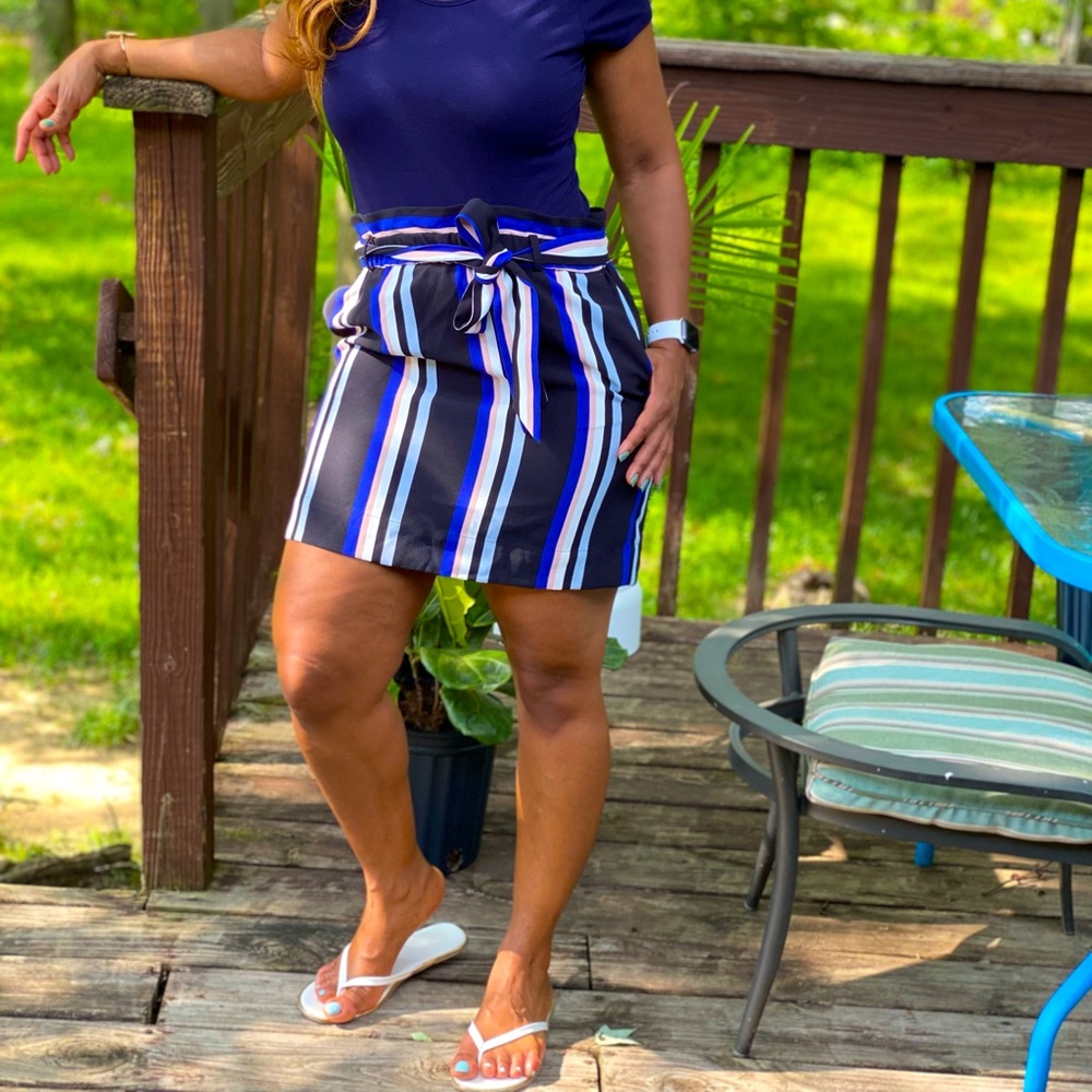 {Express} Mini skirt with belt and pockets